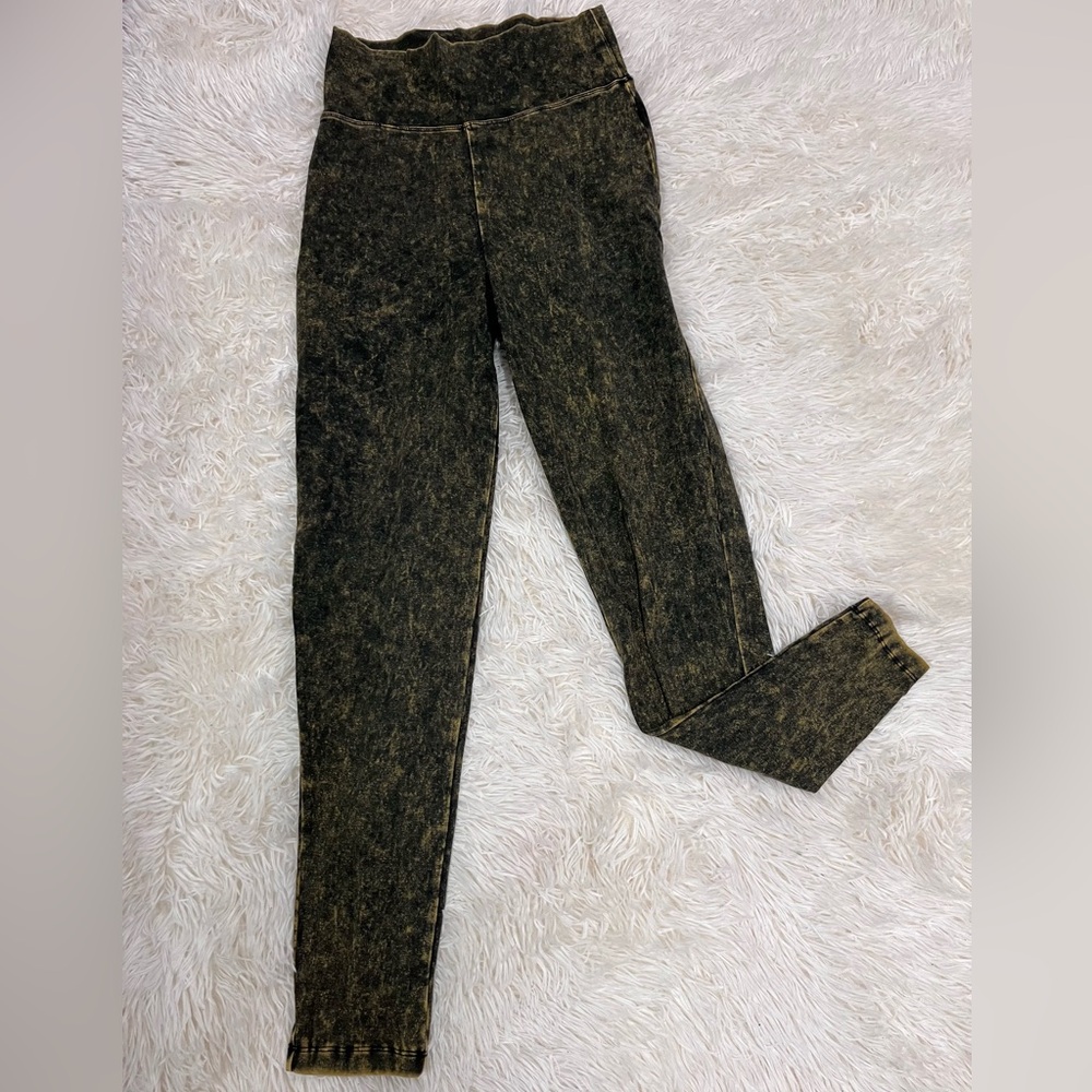 Zenana High-Waisted Black and yellow Acid Wash Pants size large